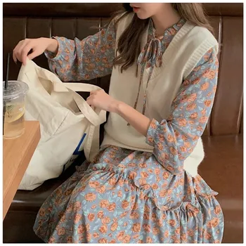 Fransız Vintage 2 adet Set V Yaka Örme Yelek Kazak + Ruffled Uzun Kollu Dantel Çiçek Baskı Elbise Kadın Kore Vahşi Tatlı Takım Elbise 1